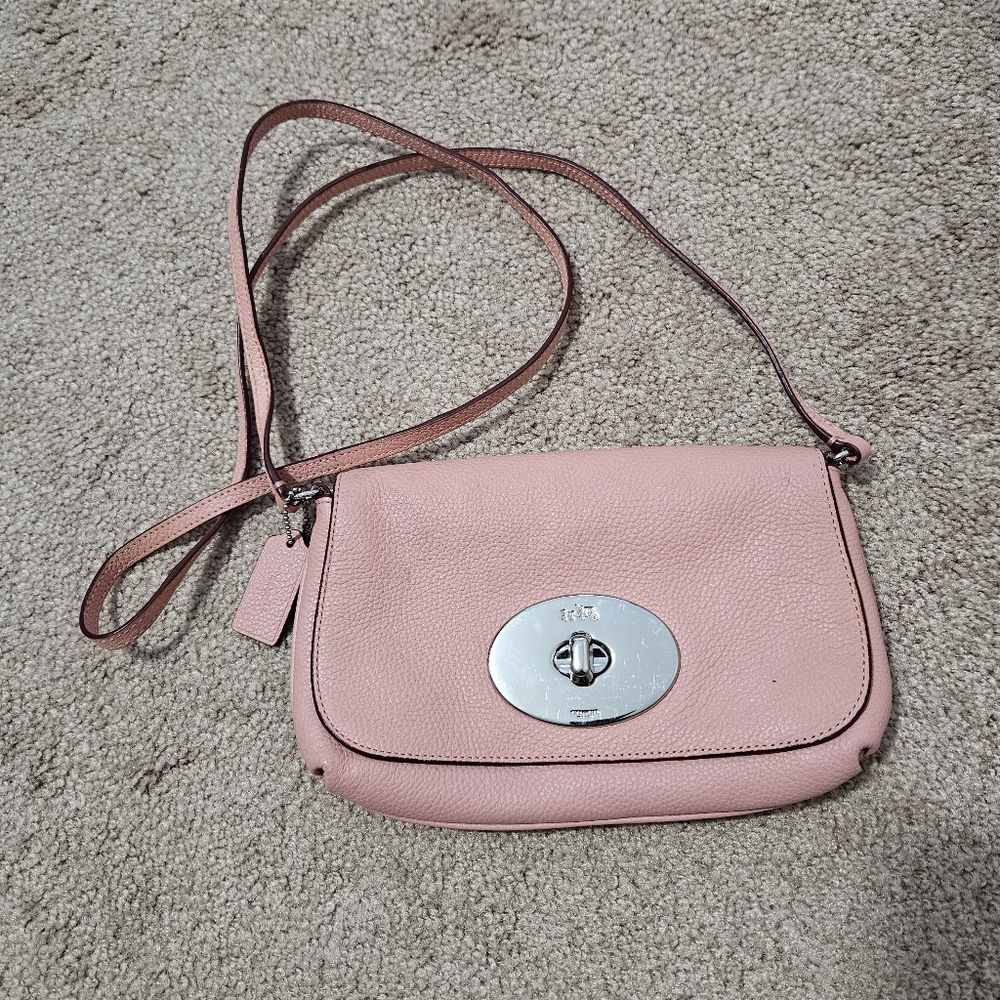 Coach Clutch Pebble Leather Turnlock F52896 Cross Body Bag